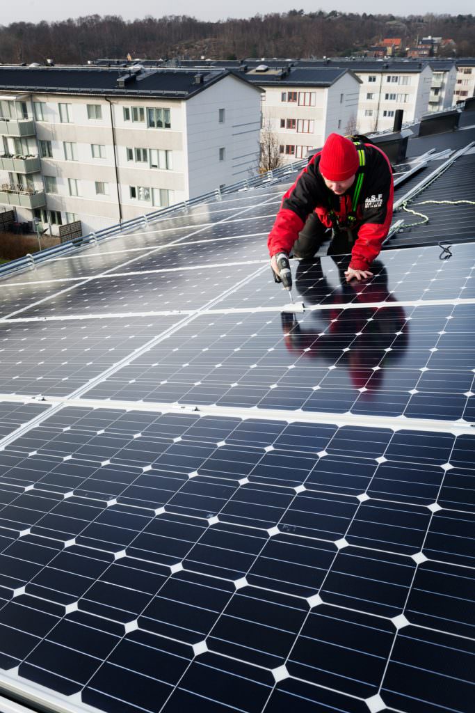 sofia_sabel-fitting_solar_panels-4794